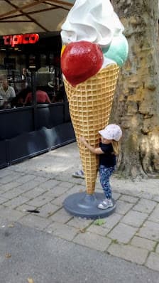 Riesenwaffel mit Eis